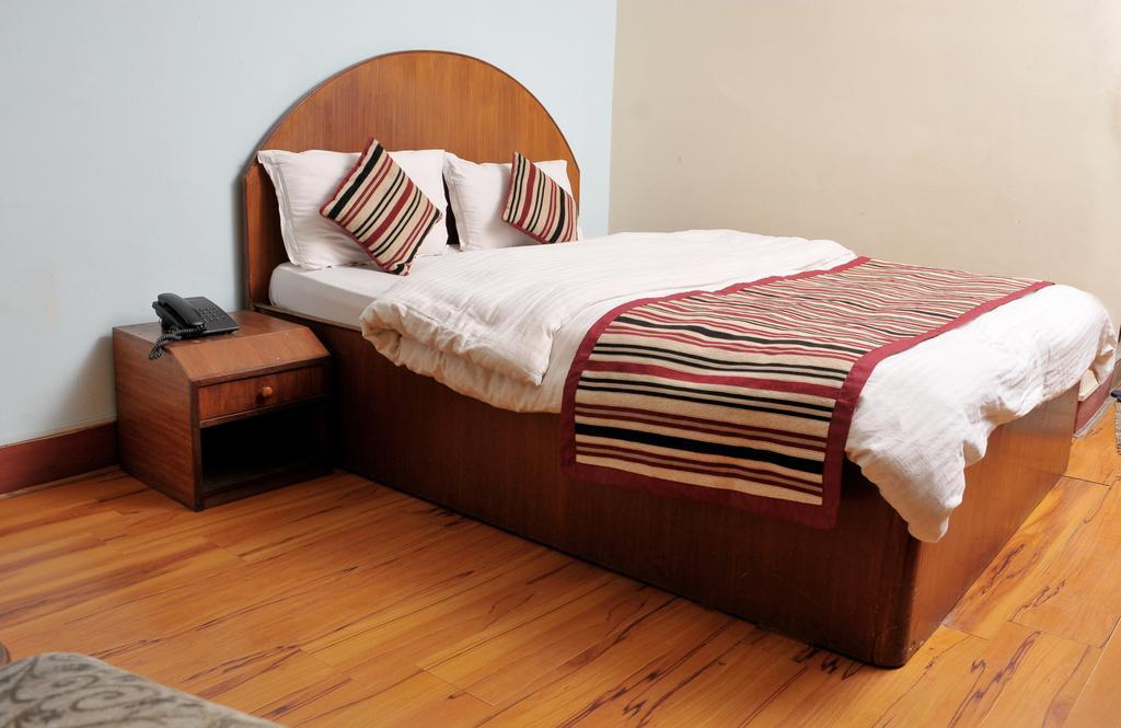 Hotel Brihaspati Kathmandu Buitenkant foto