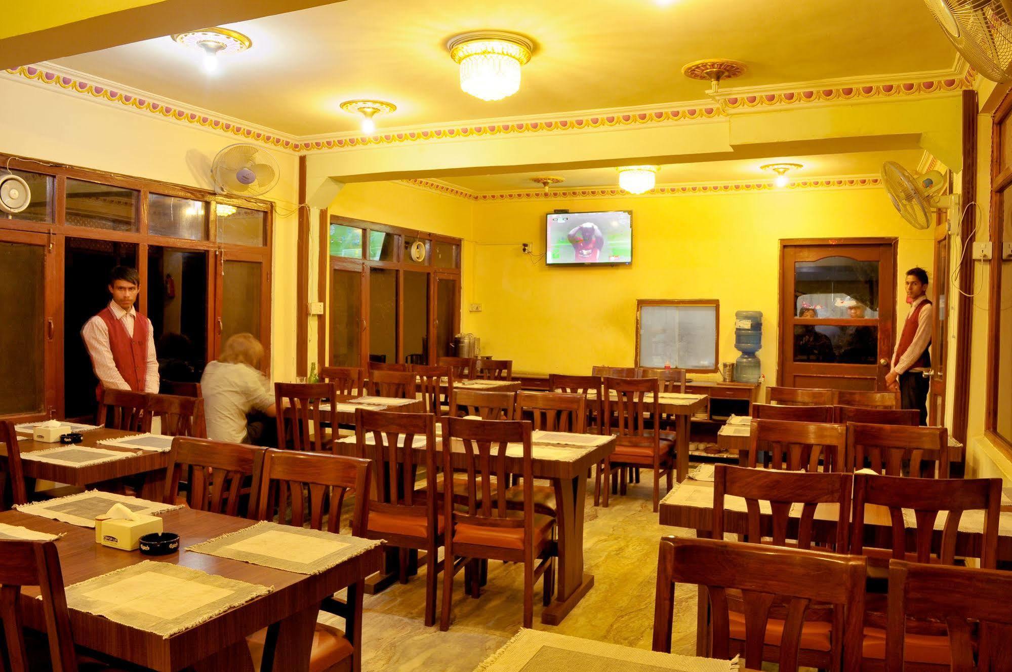 Hotel Brihaspati Kathmandu Buitenkant foto