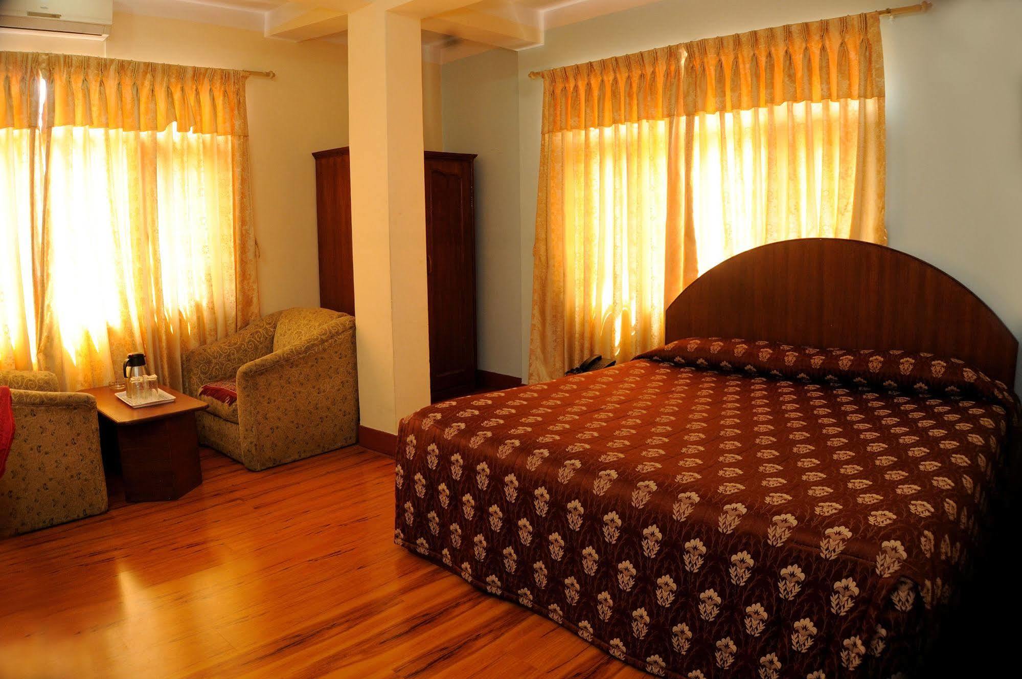 Hotel Brihaspati Kathmandu Buitenkant foto