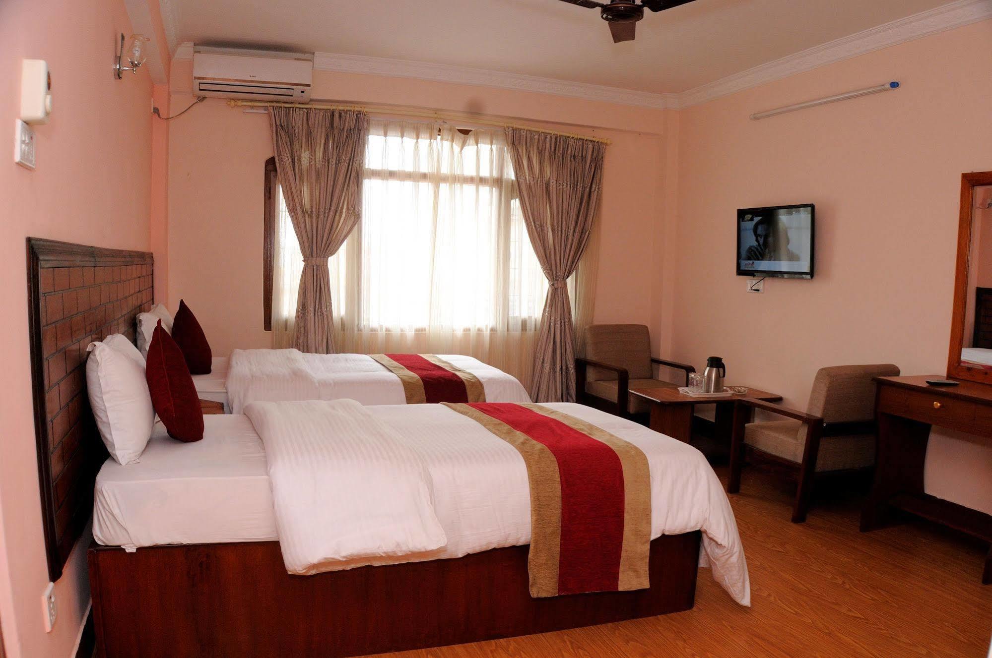 Hotel Brihaspati Kathmandu Buitenkant foto