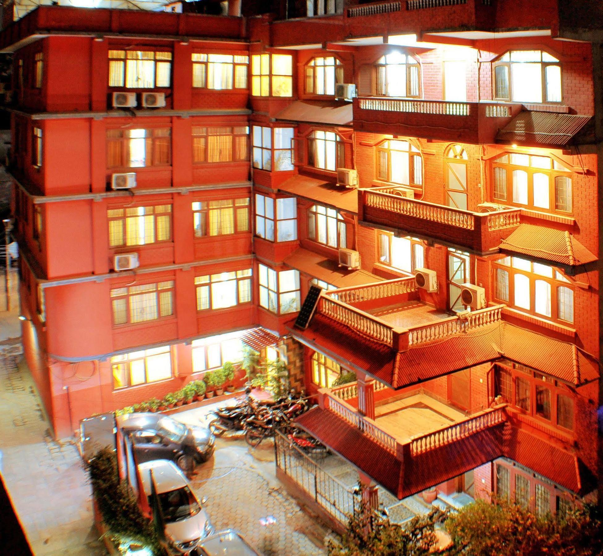Hotel Brihaspati Kathmandu Buitenkant foto