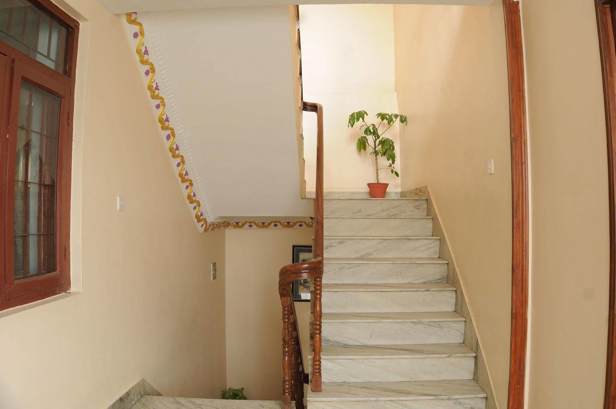 Hotel Brihaspati Kathmandu Buitenkant foto