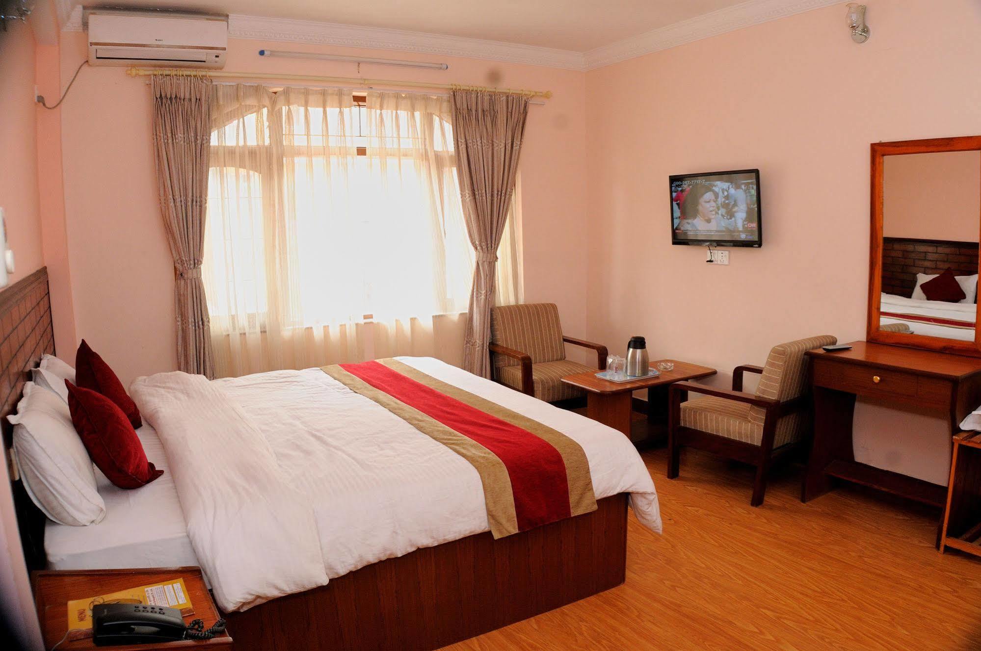 Hotel Brihaspati Kathmandu Buitenkant foto