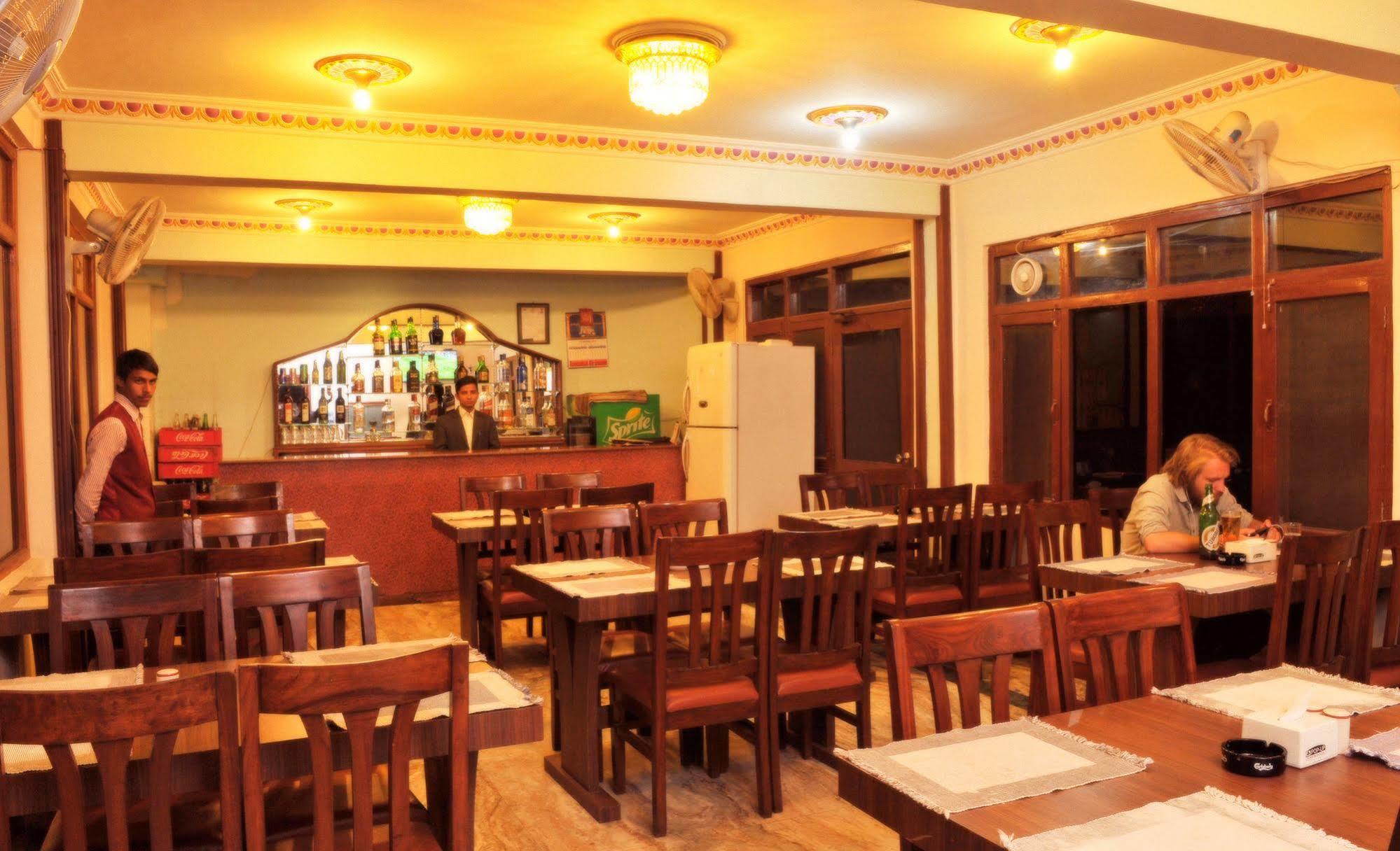 Hotel Brihaspati Kathmandu Buitenkant foto